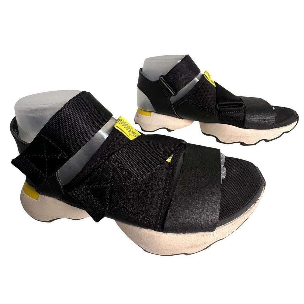 Sorel Kinetic Impact Black White Sport Sandal Women Sz 8 NL4074-010 Gorpcore EUC